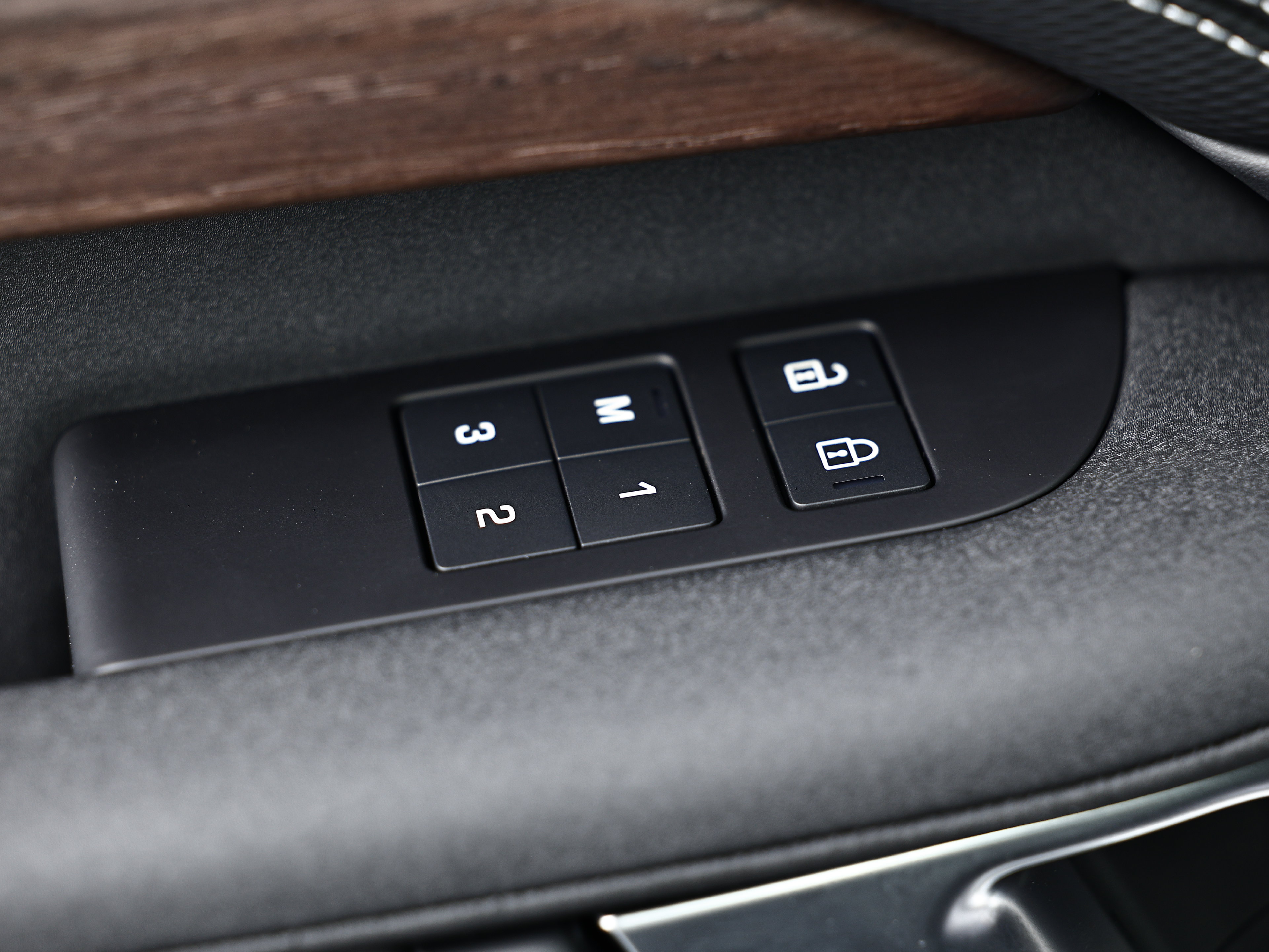 New 2026 Land Rover Discovery Dynamic SE AWD/4WD image 18