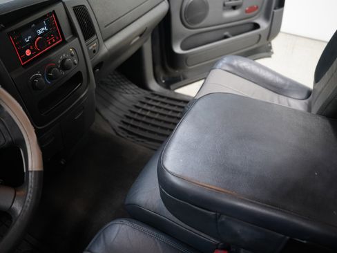 Used 2004 Dodge Ram 1500 Truck SLT w/ Sport Appearance Group image 18