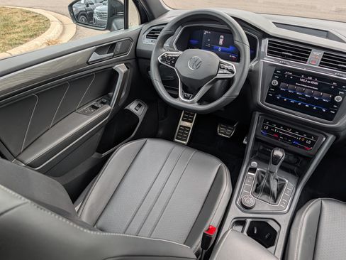 Used 2022 Volkswagen Tiguan SE R-Line AWD/4WD image 9