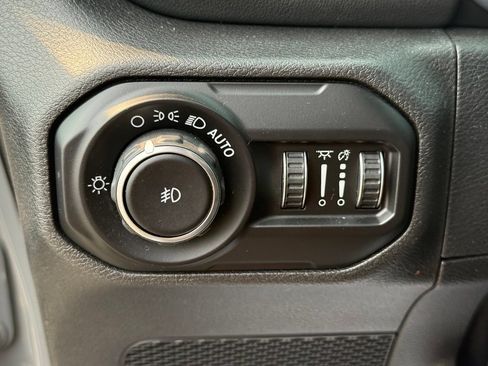 Used 2021 Jeep Wrangler Unlimited Sahara w/ Uconnect 4C Nav & Sound Group AWD/4WD image 21