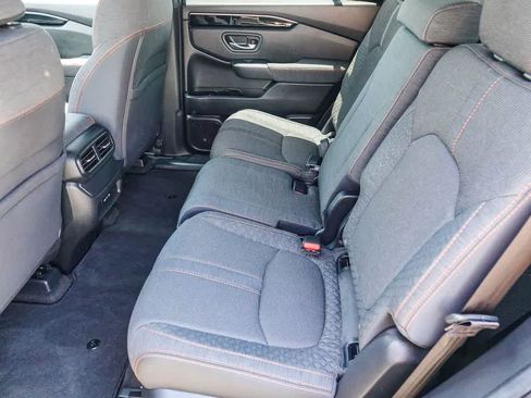 Used 2025 Honda Pilot Sport image 17