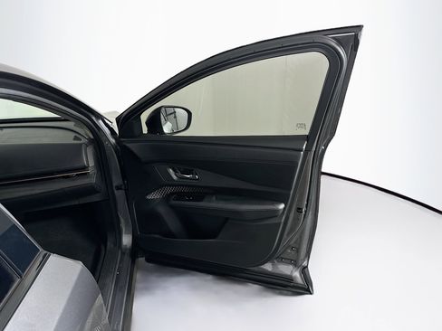 Used 2023 Nissan Ariya FWD image 33