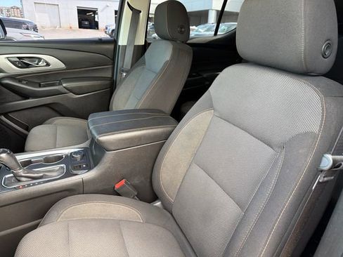 Used 2019 Chevrolet Traverse LT FWD image 17