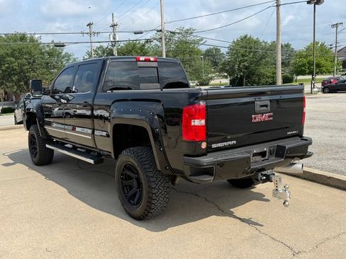 Used 2018 GMC Sierra 2500 Denali w/ Duramax Plus Package AWD/4WD image 9