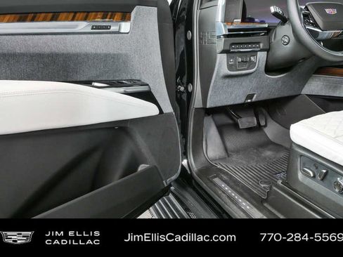 Used 2026 Cadillac Escalade Platinum Sport w/ LPO, ONYX Package AWD/4WD image 7