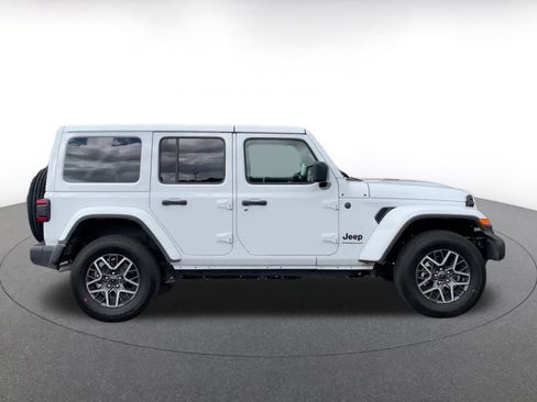 Used 2025 Jeep Wrangler Sahara image 16