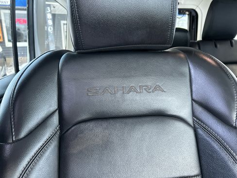 Used 2018 Jeep Wrangler Unlimited Sahara image 28