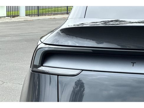 Used 2026 Tesla Model Y Long Range RWD image 14