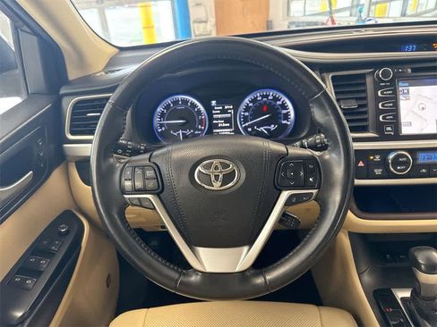 Used 2018 Toyota Highlander Limited image 25