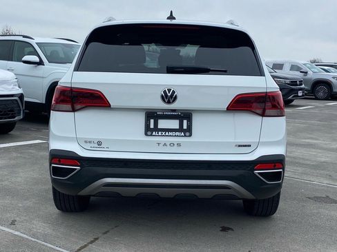 Certified 2022 Volkswagen Taos SEL w/ Panoramic Sunroof Package image 4
