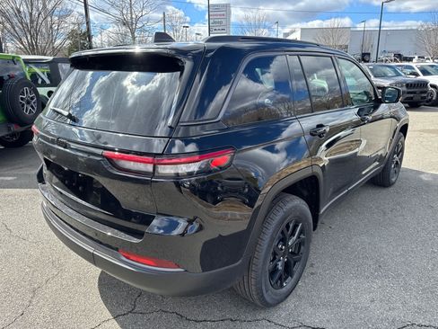 New 2026 Jeep Grand Cherokee Altitude image 6