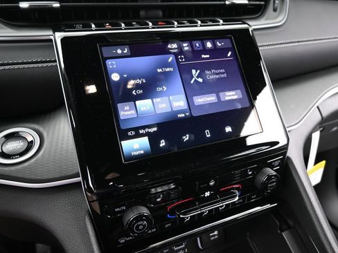 New 2025 Jeep Grand Cherokee Laredo X w/ Luxury Tech Group I image 34