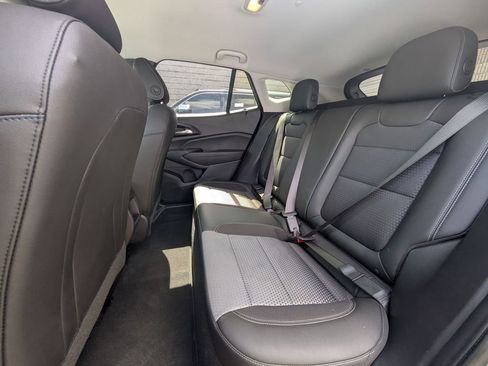 Used 2025 Chevrolet Trax LT w/ LT Convenience Package image 26