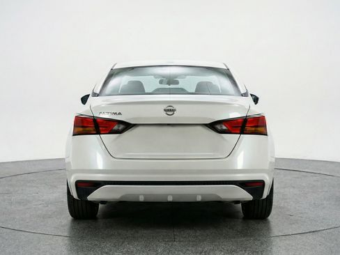 Used 2025 Nissan Altima 2.5 SV image 7