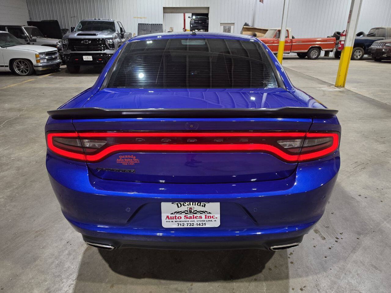 Used 2020 Dodge Charger SXT w/ Blacktop Package RWD image 10