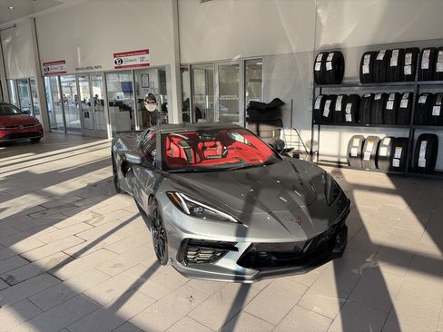 Used 2023 Chevrolet Corvette Stingray Premium Conv w/ Z51 Performance Package image 3