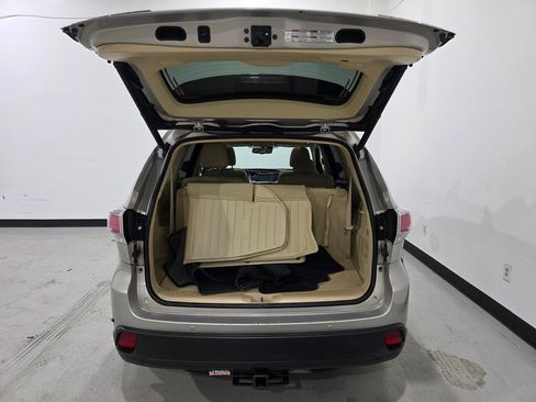 Used 2015 Toyota Highlander Limited w/ Driver Technology Package image 30