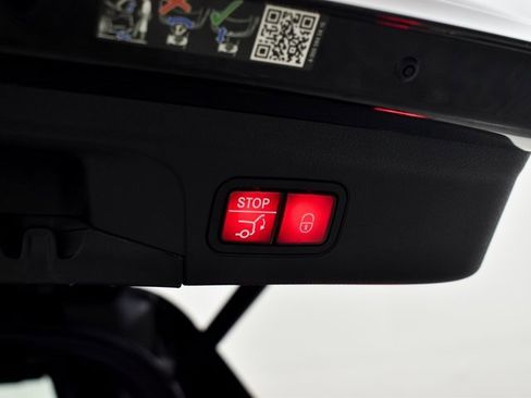 Certified 2025 Mercedes-Benz GLE 450e 4MATIC image 39