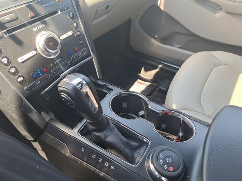 Used 2018 Ford Explorer Limited w/ Equipment Group 301A AWD/4WD image 24