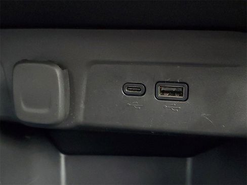 Used 2025 Chevrolet Trax LT image 22