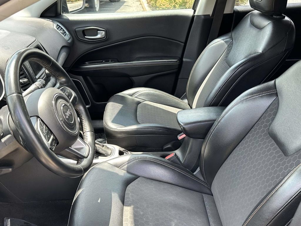 Used 2018 Jeep Compass Latitude AWD/4WD image 16