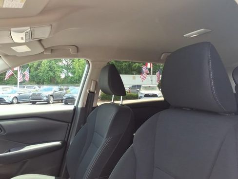 Used 2024 Nissan Rogue S FWD image 15