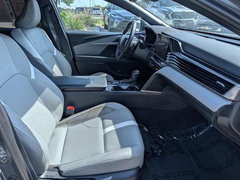 Used 2025 Toyota Camry SE w/ Convenience Package FWD image 30