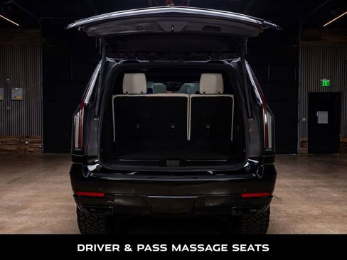 Used 2025 Cadillac Escalade Sport Platinum image 9