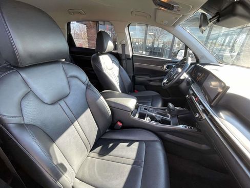 Used 2024 Kia Sorento S image 14
