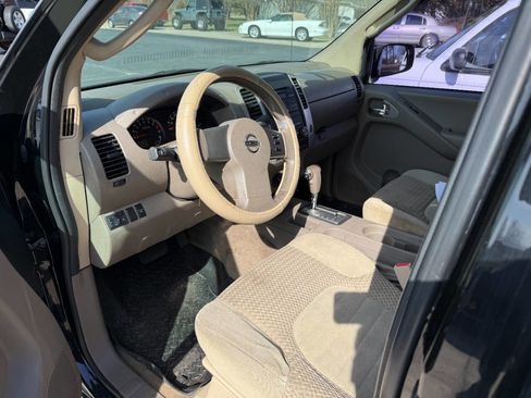 Used 2010 Nissan Frontier SE w/ SE Value Truck Pkg image 7