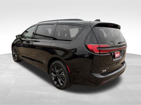 New 2026 Chrysler Pacifica Select image 3