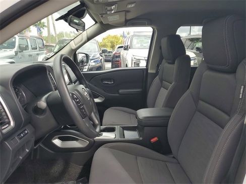 Certified 2023 Nissan Frontier SV image 9