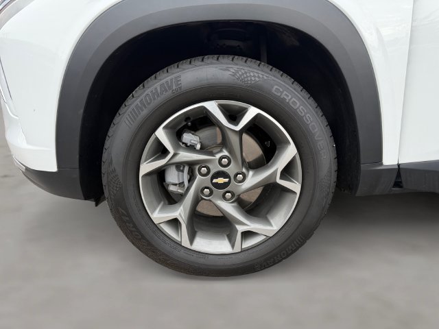 Used 2025 Chevrolet Trax LT FWD image 22