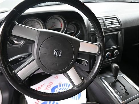 Used 2010 Dodge Challenger R/T image 39