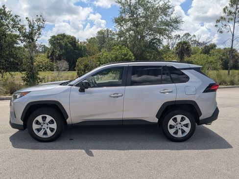 Used 2019 Toyota RAV4 LE FWD image 8