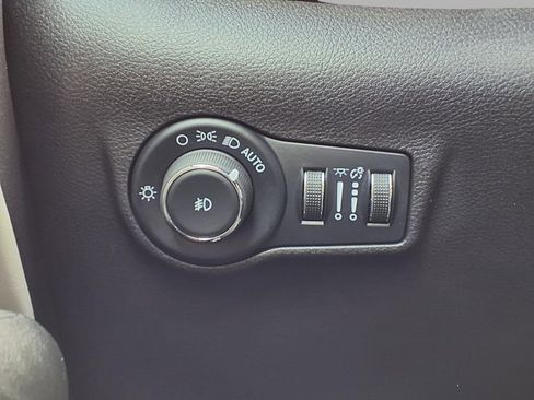 Used 2025 Jeep Compass Limited image 16