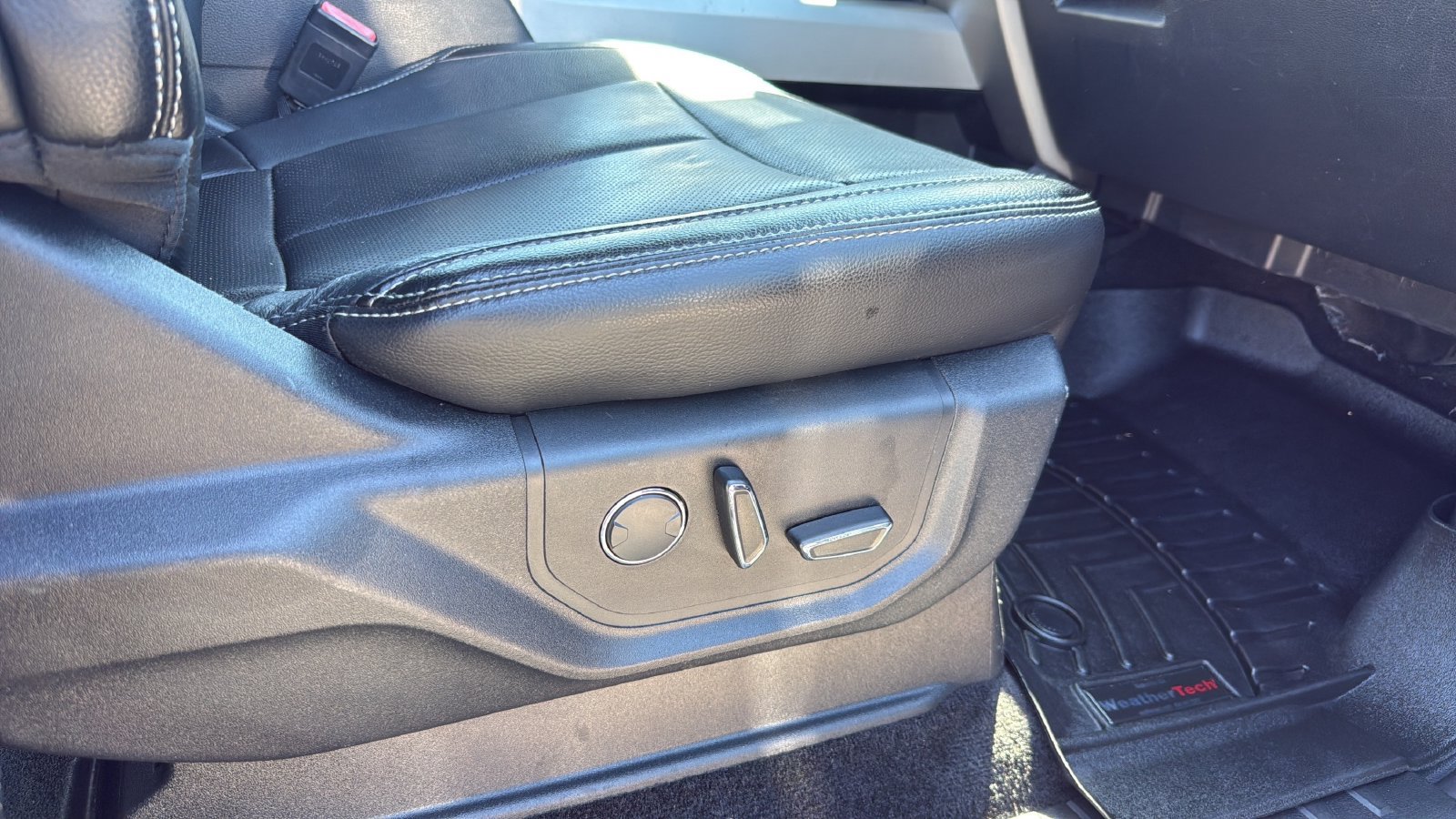 Used 2018 Ford F150 Lariat w/ Equipment Group 502A Luxury AWD/4WD image 21