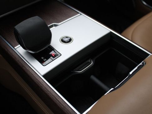 Used 2024 Land Rover Range Rover Long Wheelbase Autobiography image 26