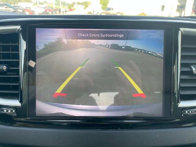 Used 2021 Chrysler Pacifica Touring-L FWD image 14
