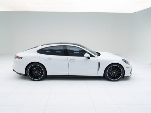 Certified 2023 Porsche Panamera Platinum Edition image 8