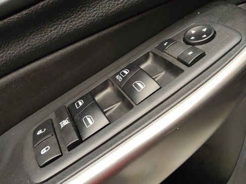 Used 2019 Jeep Cherokee Latitude w/ Popular Appearance Group image 27