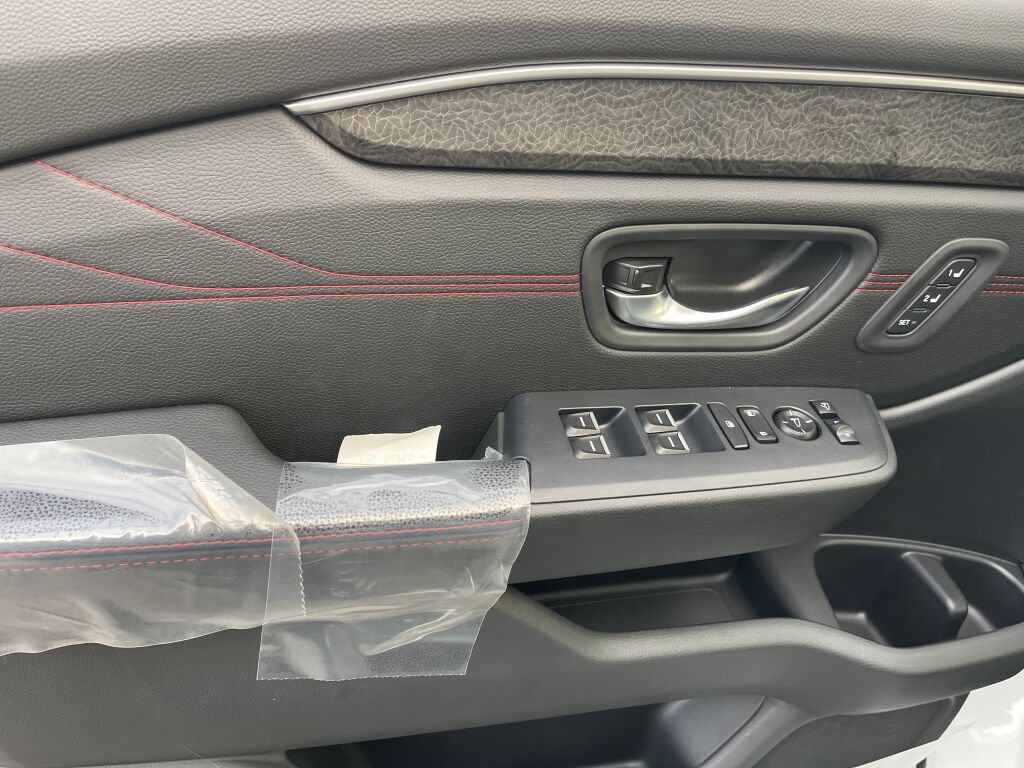 New 2026 Honda Pilot Black Edition image 7