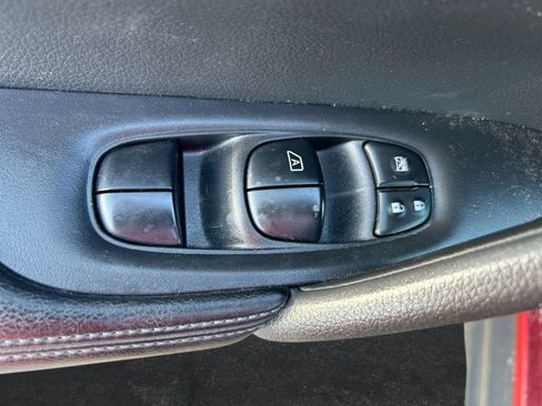 Used 2015 Nissan Rogue S FWD image 12
