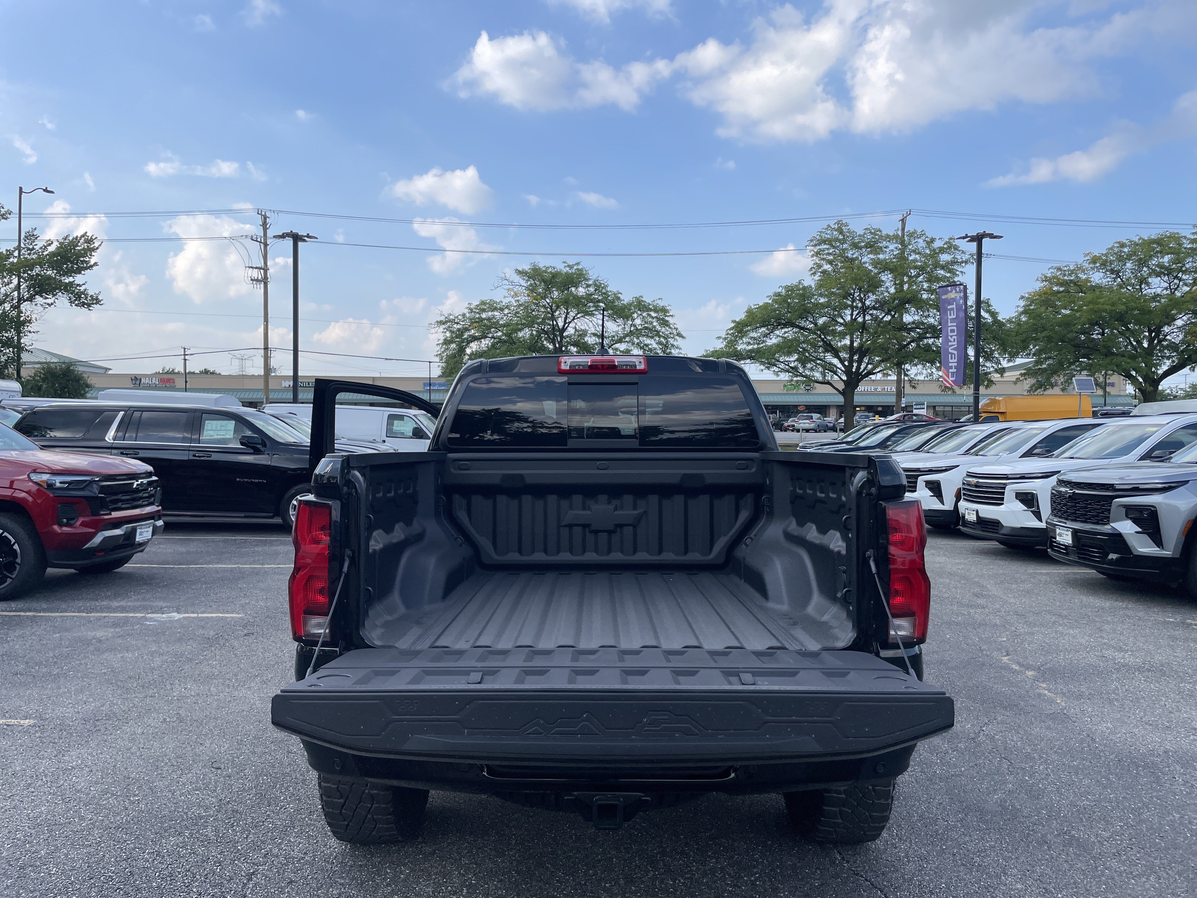 New 2026 Chevrolet Colorado ZR2 w/ Technology Package AWD/4WD image 10