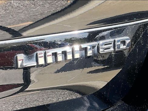 Used 2022 Jeep Grand Cherokee L Limited AWD/4WD image 9
