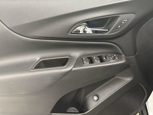 Used 2024 Chevrolet Equinox LT image 3