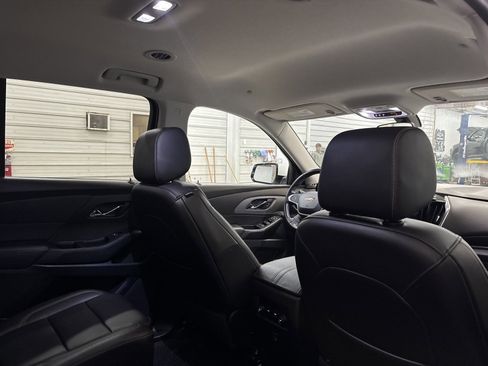 Used 2021 Chevrolet Traverse LT image 34