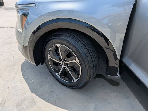 Certified 2024 Kia Niro FWD image 37