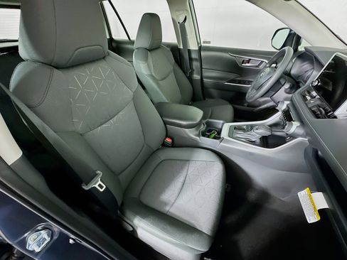 Used 2025 Toyota RAV4 XLE w/ Convenience Package FWD image 33
