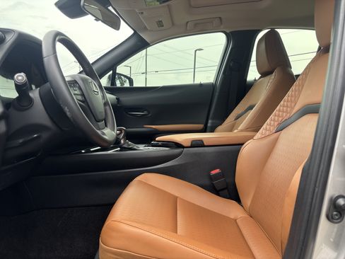 Used 2021 Lexus UX 250h w/ Accessory Package (Z1) AWD/4WD image 16
